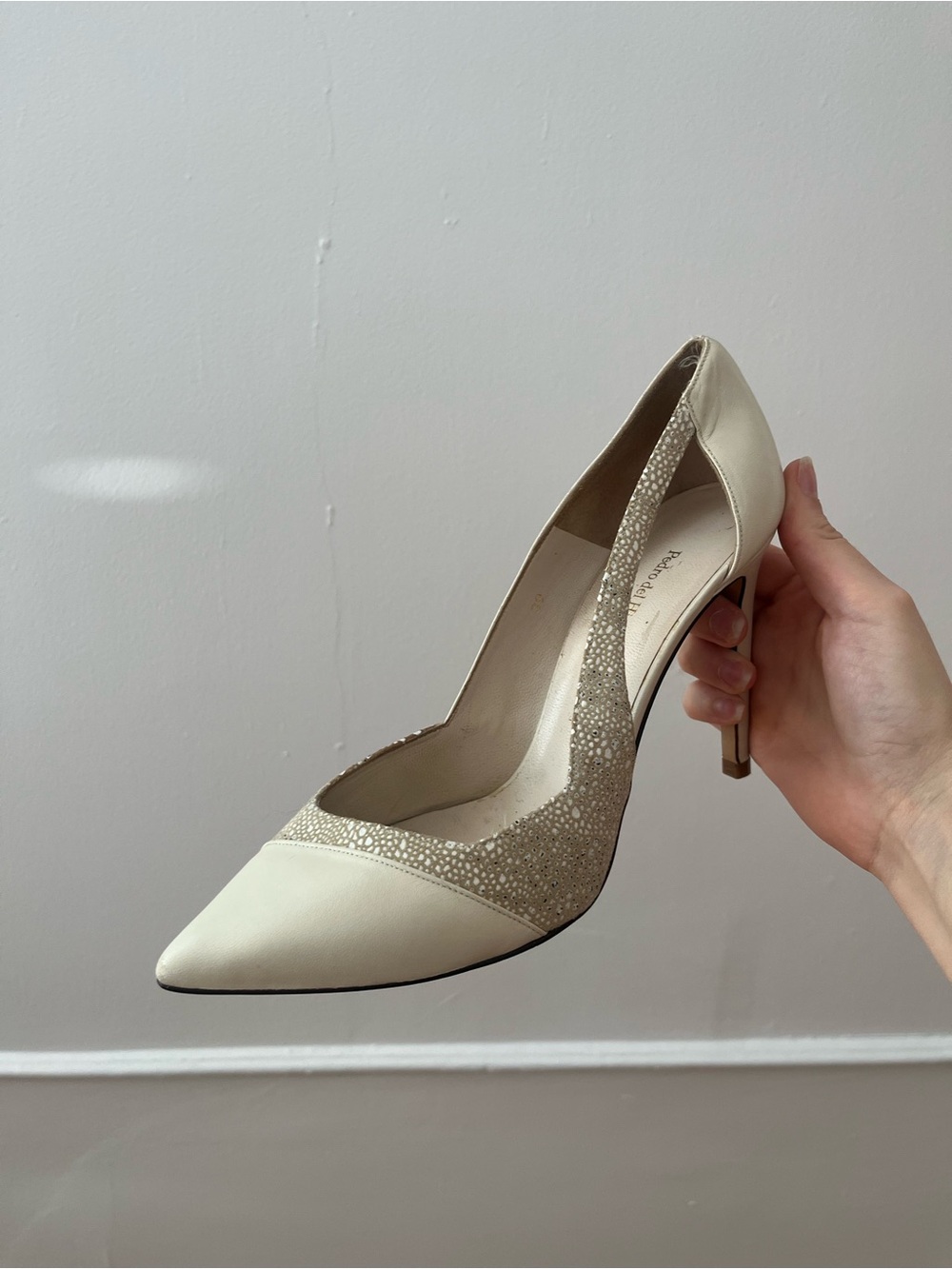 Elegant Cream Pointed-Toe Stiletto Pump with Sparkle Side Detail